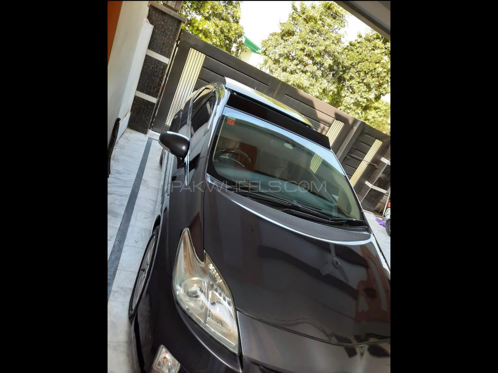 Toyota Prius 2011 for Sale in Lahore Toyota Prius 2011 for Sale in Lahore Image-2