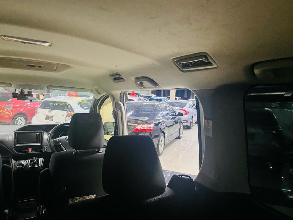 Toyota Noah 2015 for Sale in Peshawar Toyota Noah 2015 for Sale in Peshawar Image-12