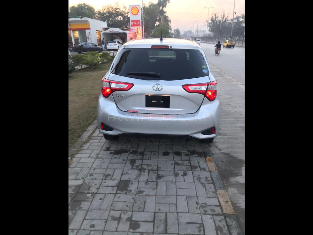 Toyota Vitz 2017 for Sale in Peshawar Image-1