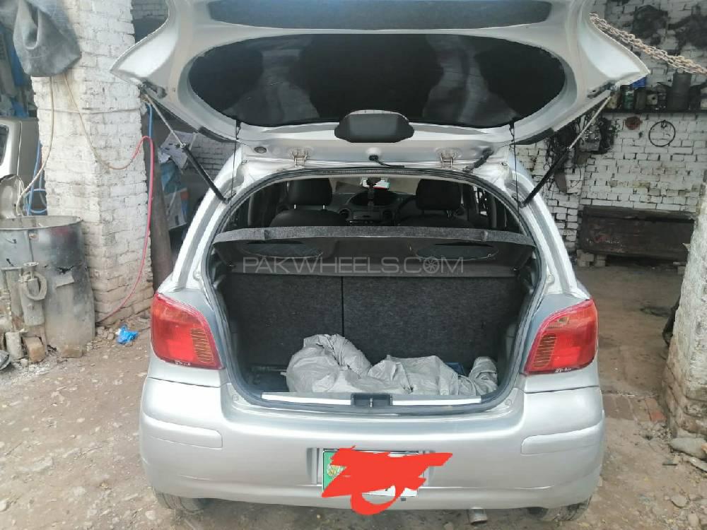 Toyota Vitz 2004 for Sale in Peshawar Image-1