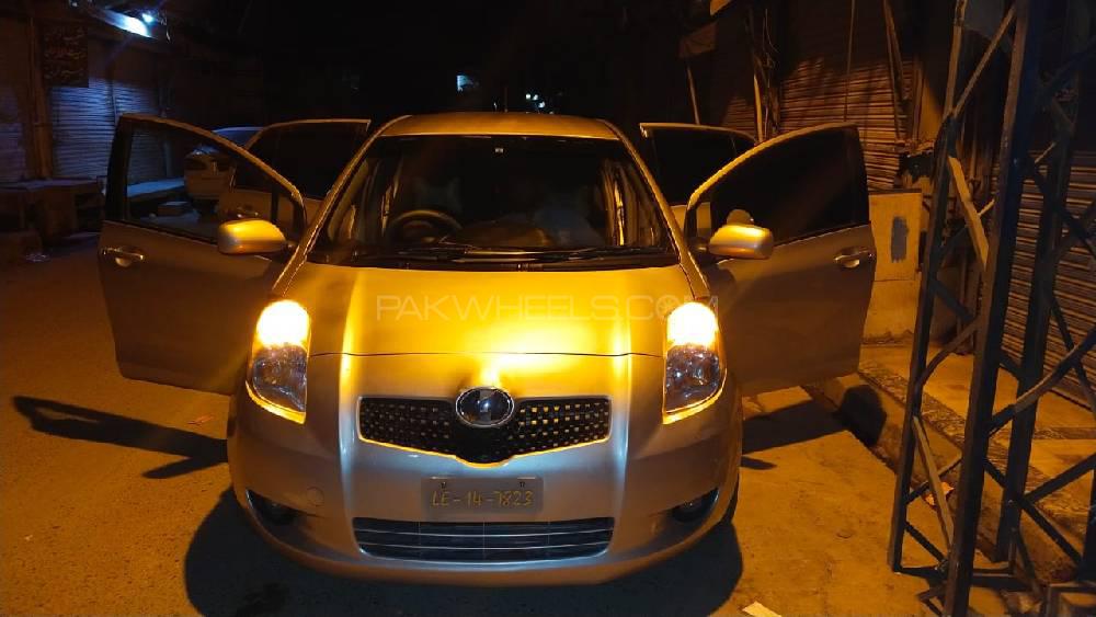 Toyota Vitz 2006 for Sale in Peshawar Image-1