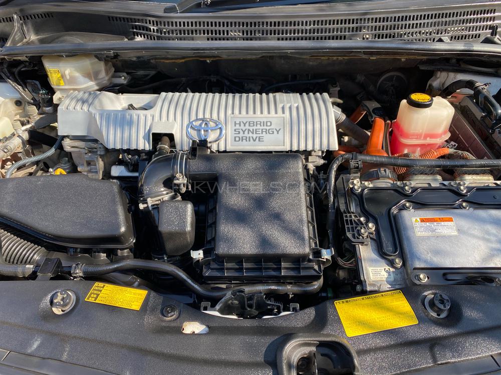 Toyota Prius 2011 for Sale in Gujranwala Toyota Prius 2011 for Sale in Gujranwala Image-2