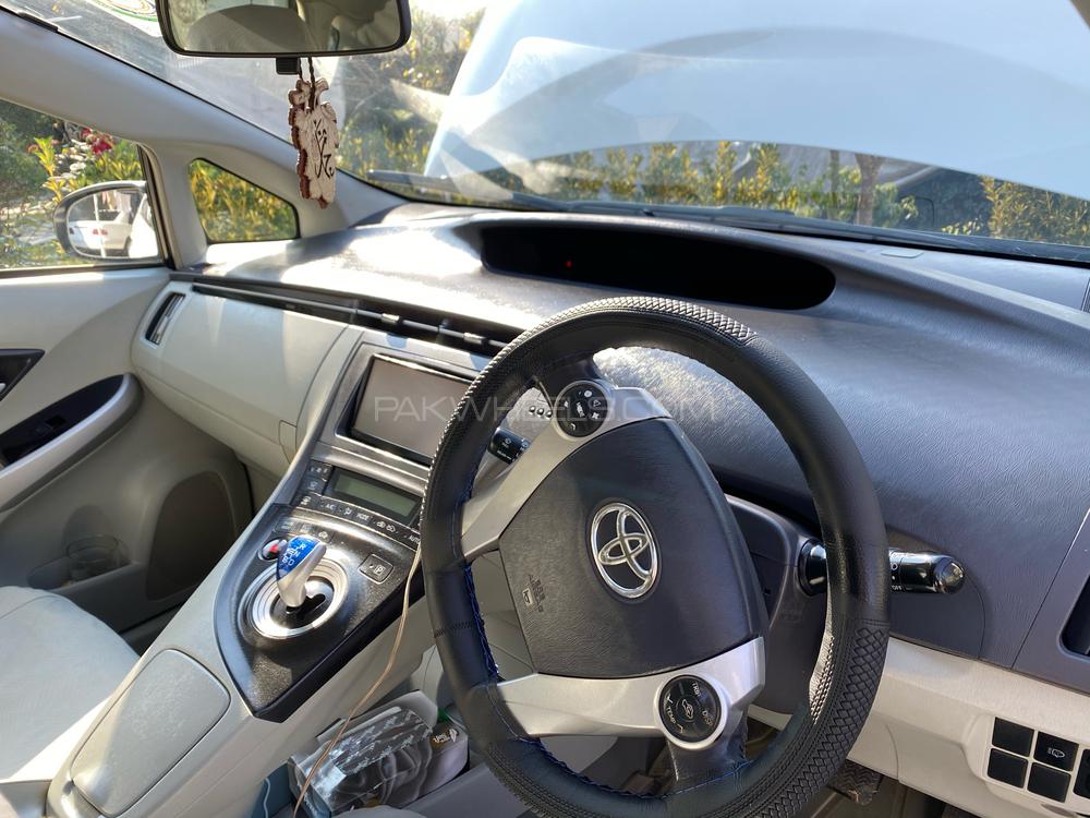 Toyota Prius 2011 for Sale in Gujranwala Toyota Prius 2011 for Sale in Gujranwala Image-3