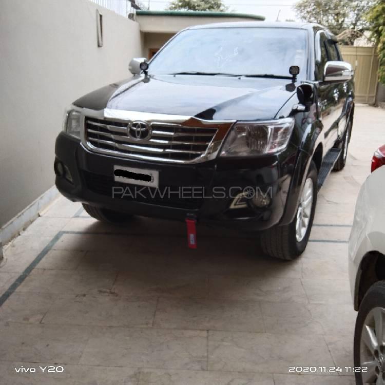 Toyota Hilux 2015 for Sale in Multan Image-1