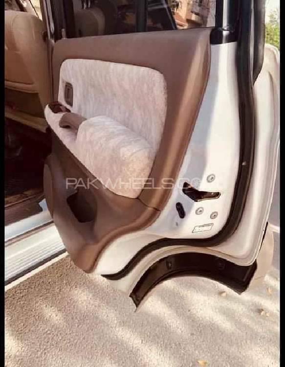 Toyota Prado 2002 for Sale in Peshawar Toyota Prado 2002 for Sale in Peshawar Image-9
