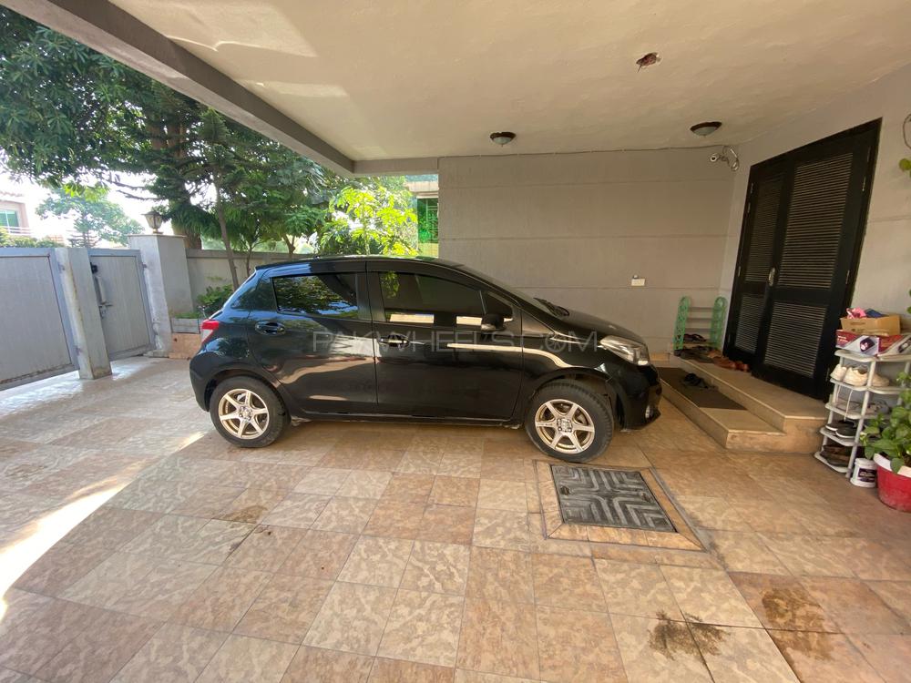 Toyota Vitz 2012 for Sale in Islamabad Image-1