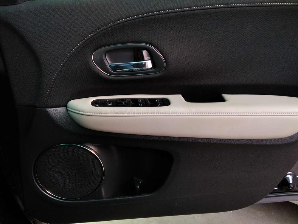 Honda Vezel 2015 for Sale in Karachi Honda Vezel 2015 for Sale in Karachi Image-9