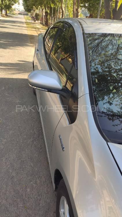 Toyota Prius 2017 for Sale in Lahore Toyota Prius 2017 for Sale in Lahore Image-3