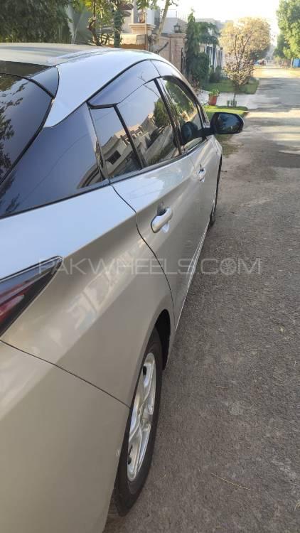 Toyota Prius 2017 for Sale in Lahore Toyota Prius 2017 for Sale in Lahore Image-5
