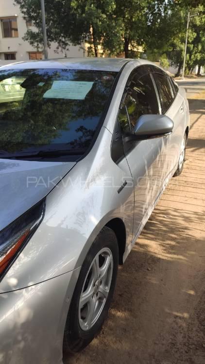 Toyota Prius 2017 for Sale in Lahore Toyota Prius 2017 for Sale in Lahore Image-6