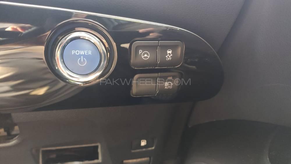 Toyota Prius 2017 for Sale in Lahore Toyota Prius 2017 for Sale in Lahore Image-8