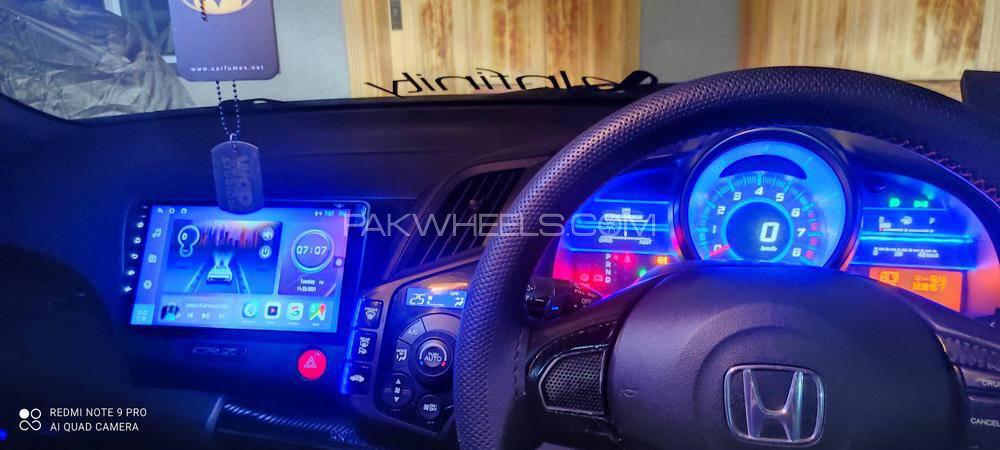 Honda CR-Z - 2011  Honda CR-Z - 2011  Image-6