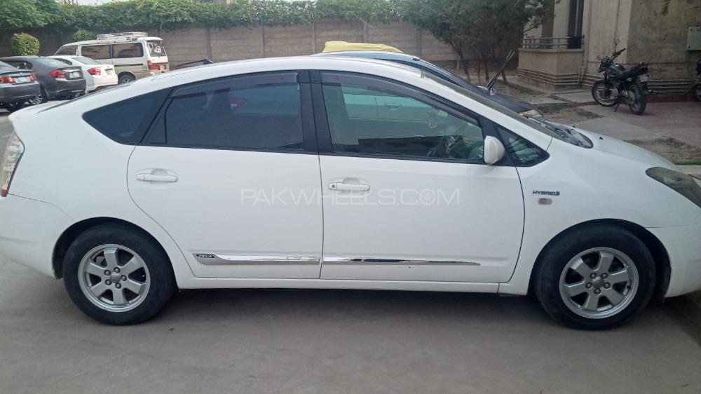 Toyota Prius 2010 for Sale in Lahore Image-1