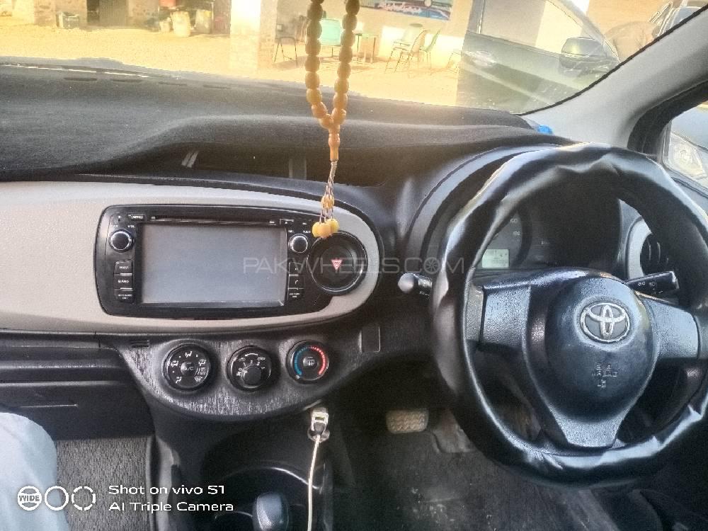 Toyota Vitz 2011 for Sale in Peshawar Image-1