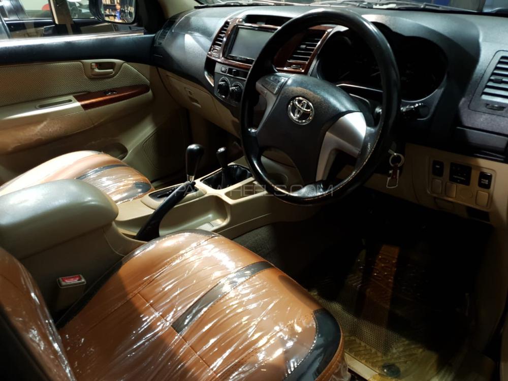 Toyota Hilux 2014 for Sale in Karachi Toyota Hilux 2014 for Sale in Karachi Image-8