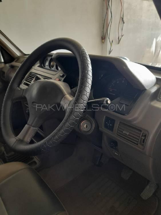 مٹسوبیشی پجیرو 1995 for Sale in پشاور مٹسوبیشی پجیرو 1995 for Sale in پشاور Image-3