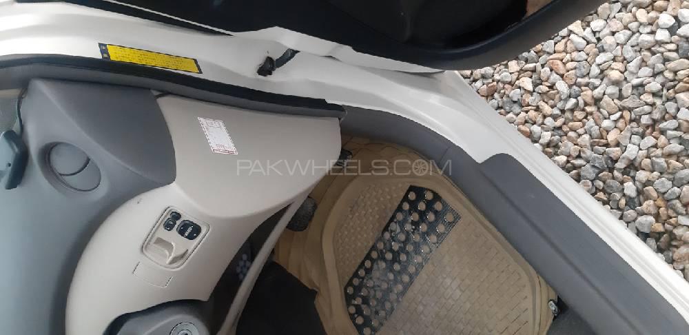 Toyota Vitz 2004 for Sale in Malakand Agency Toyota Vitz 2004 for Sale in Malakand Agency Image-9