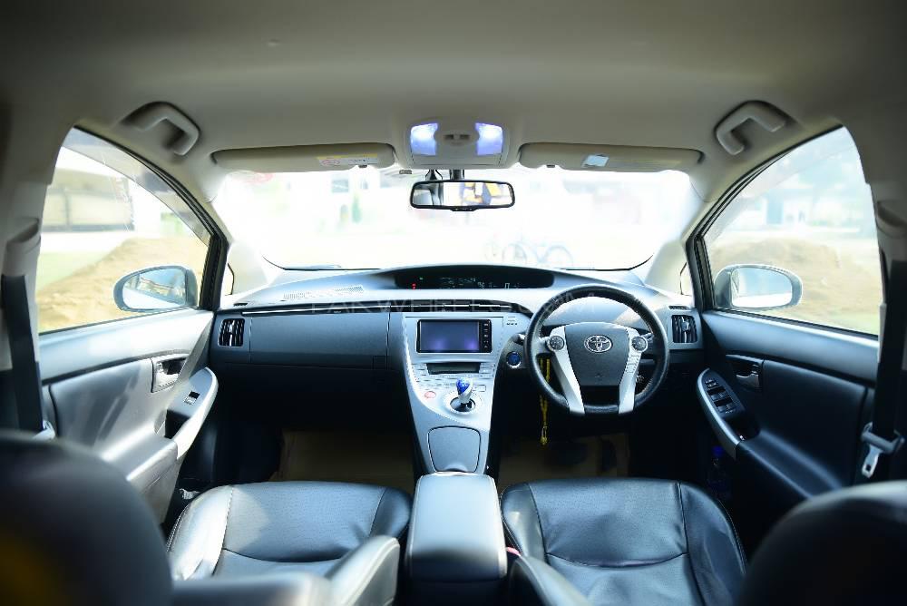 Toyota Prius 2013 for Sale in Sialkot Toyota Prius 2013 for Sale in Sialkot Image-9