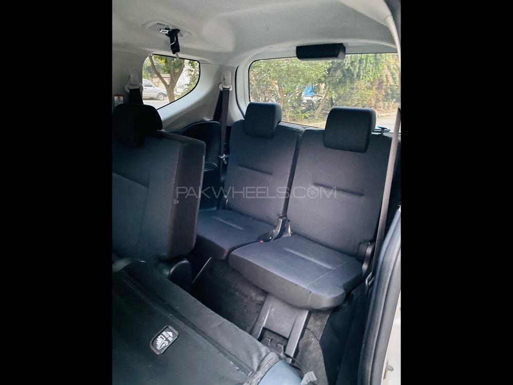 Toyota Sienta 2017 for Sale in Lahore Toyota Sienta 2017 for Sale in Lahore Image-9