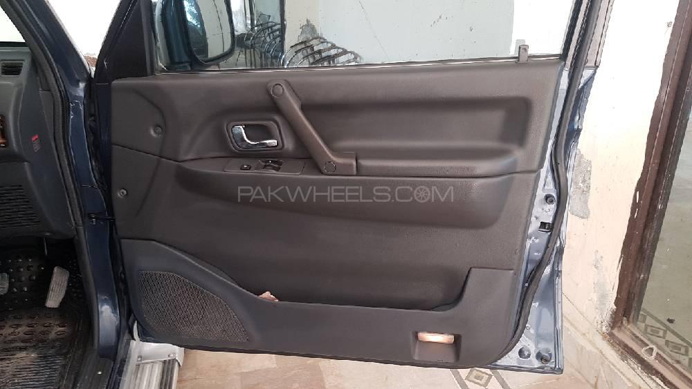 Mitsubishi Pajero 2002 for Sale in Multan Mitsubishi Pajero 2002 for Sale in Multan Image-3