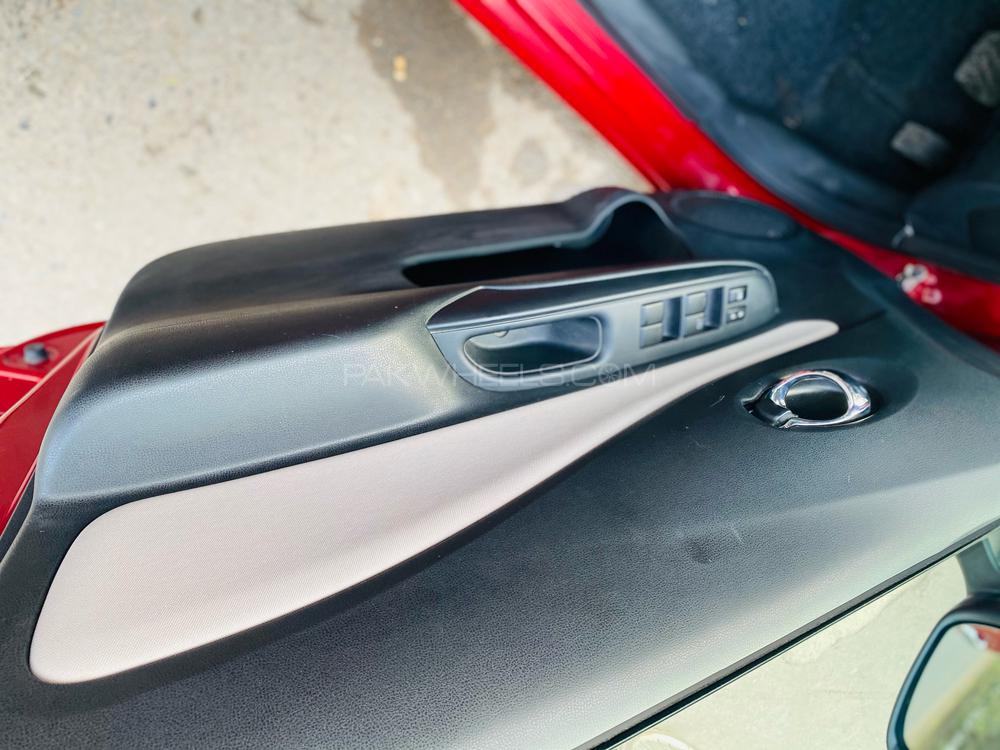 Nissan Note 2017 for Sale in Lahore Nissan Note 2017 for Sale in Lahore Image-12