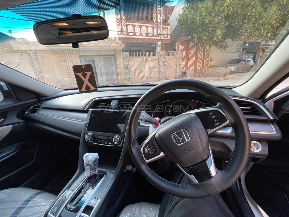 Honda Civic 2018 for Sale in Hyderabad Honda Civic 2018 for Sale in Hyderabad Image-2