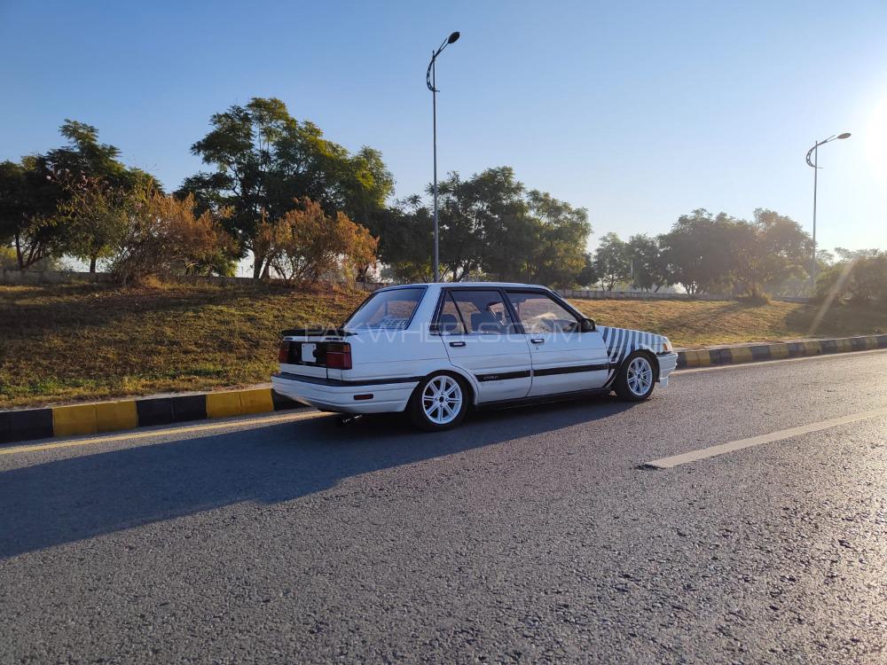 Toyota Corolla - 1985  Toyota Corolla - 1985  Image-2