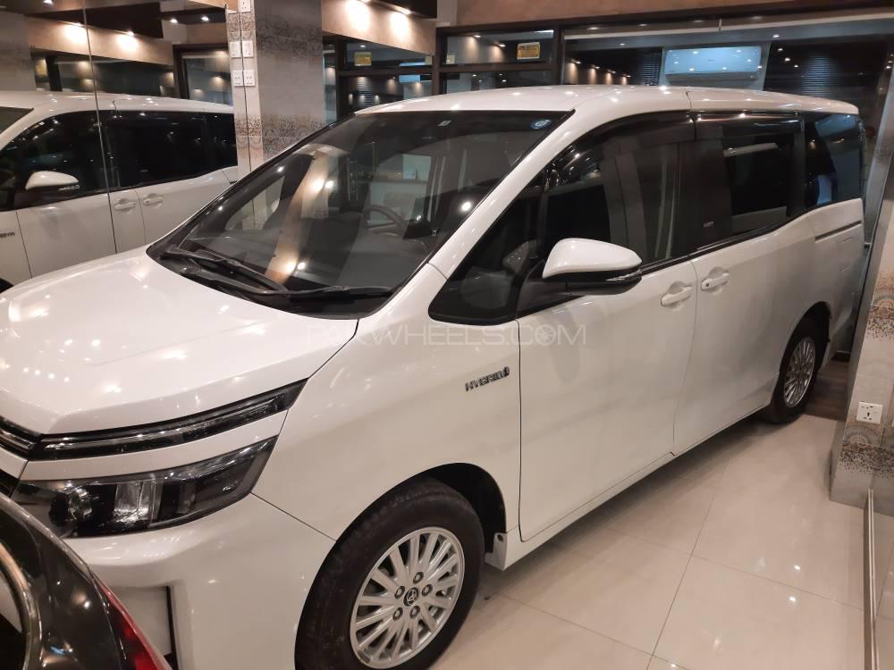 Toyota Voxy 2015 for Sale in Islamabad Image-1