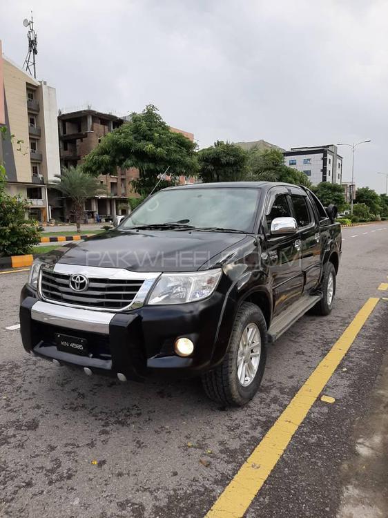 Toyota Hilux 2005 for Sale in Mardan Image-1