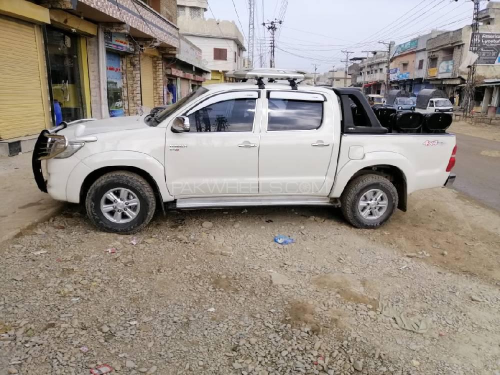 Toyota Hilux 2013 for Sale in Haripur Toyota Hilux 2013 for Sale in Haripur Image-9