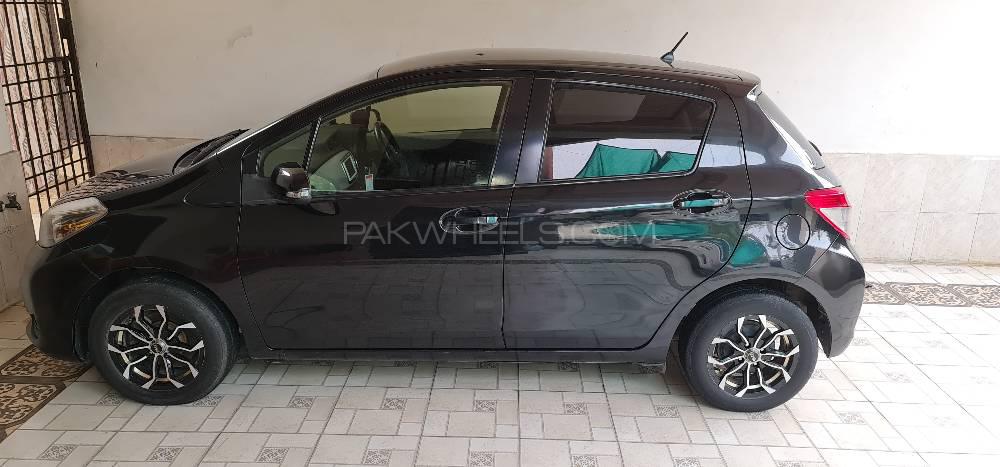 Toyota Vitz 2013 for Sale in Faisalabad Image-1