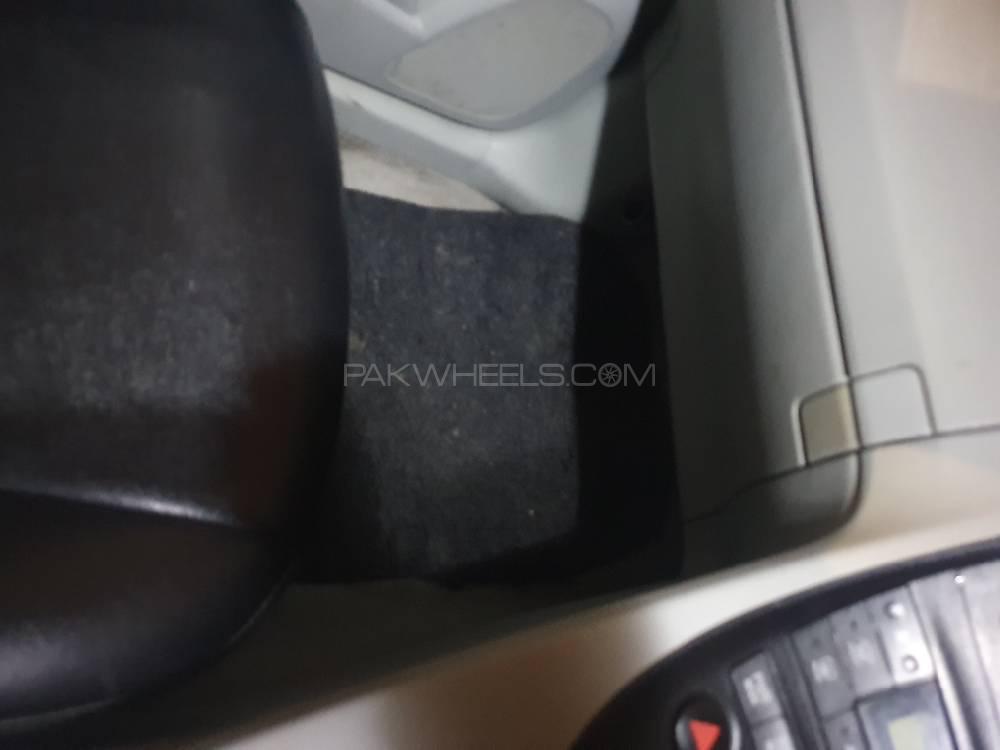 Toyota Prius 2011 for Sale in Sialkot Toyota Prius 2011 for Sale in Sialkot Image-12