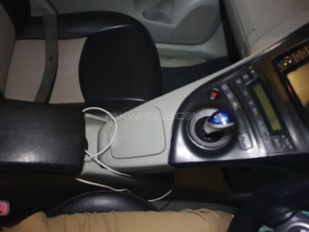 Toyota Prius 2011 for Sale in Sialkot Toyota Prius 2011 for Sale in Sialkot Image-11