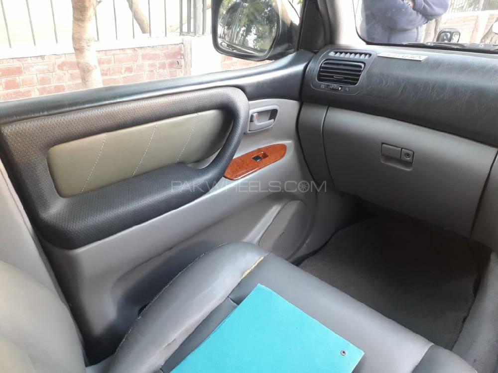 Toyota Land Cruiser 2005 for Sale in Lahore Toyota Land Cruiser 2005 for Sale in Lahore Image-7