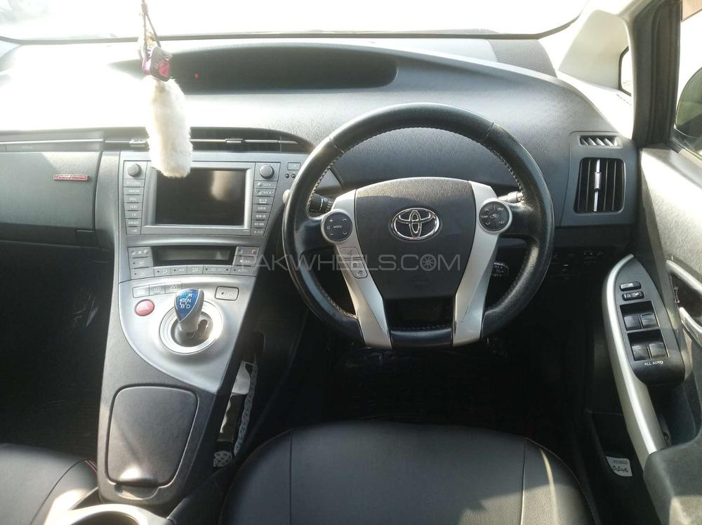 Toyota Prius 2012 for Sale in Gujranwala Toyota Prius 2012 for Sale in Gujranwala Image-12