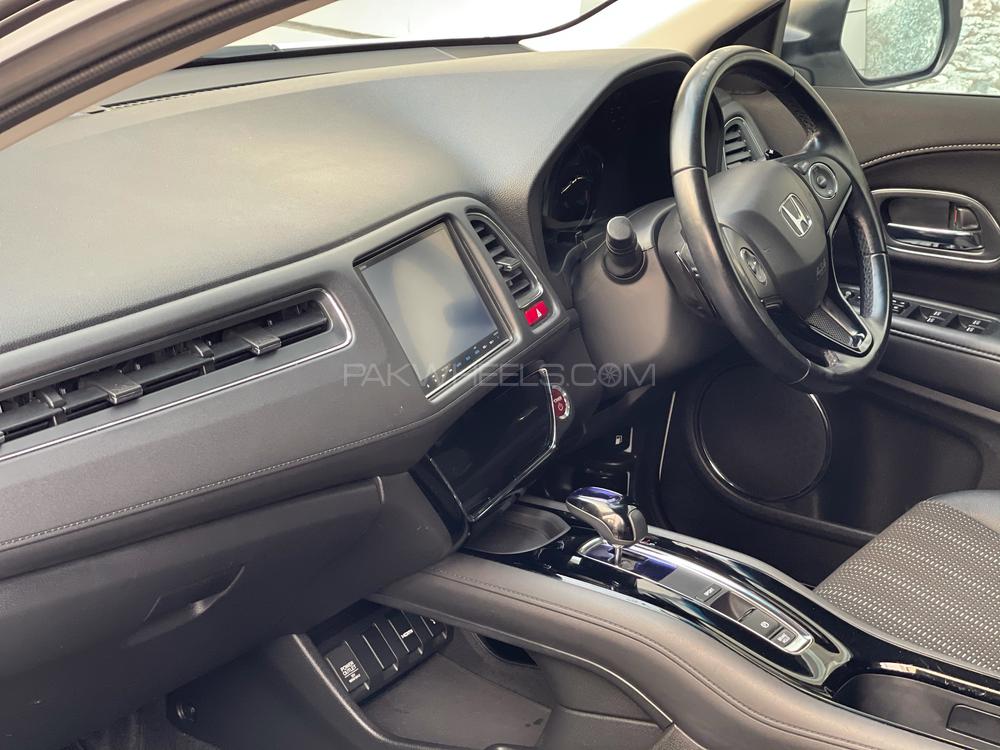 Honda Vezel 2015 for Sale in Lahore Honda Vezel 2015 for Sale in Lahore Image-13