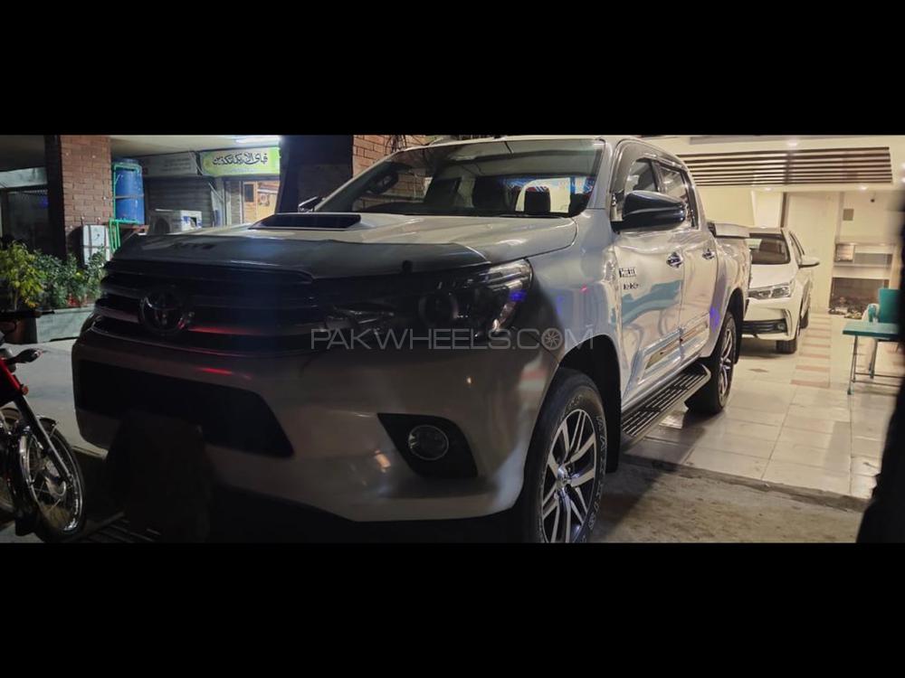 Toyota Hilux 2016 for Sale in Faisalabad Image-1