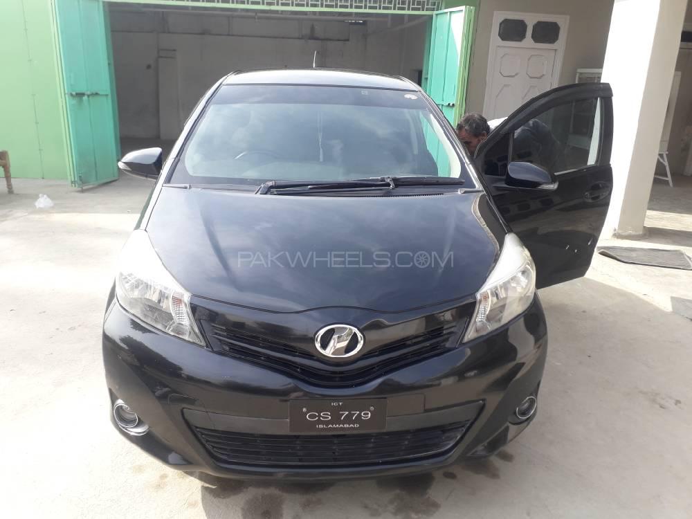 Toyota Vitz 2011 for Sale in Mardan Image-1