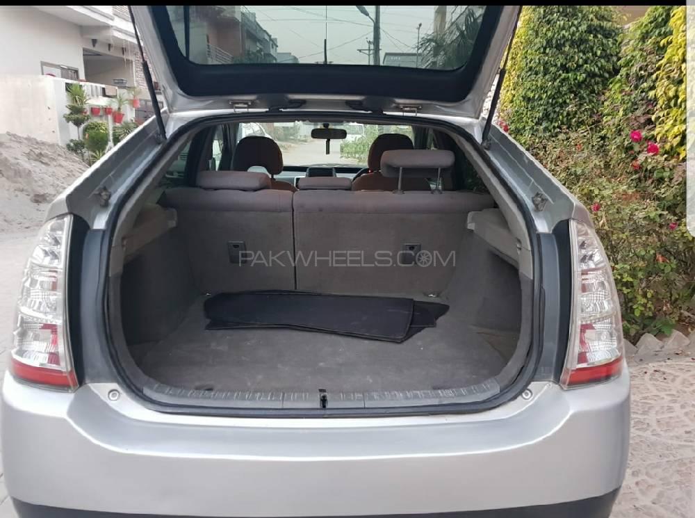 ٹویوٹا پریوس 2006 for Sale in سیالکوٹ ٹویوٹا پریوس 2006 for Sale in سیالکوٹ Image-9