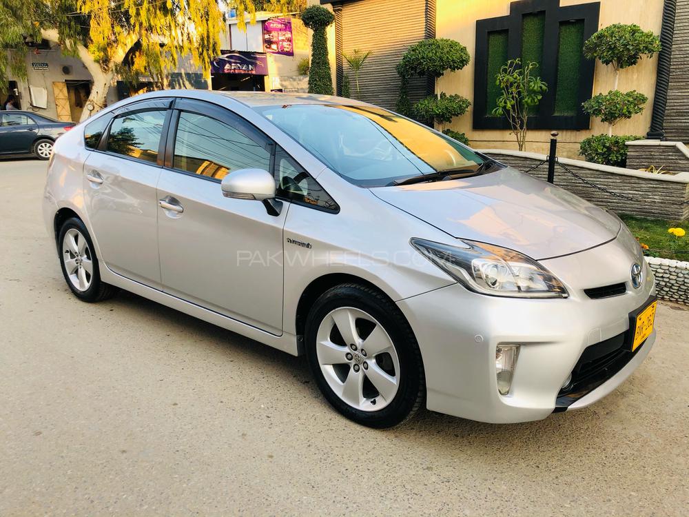 Toyota Prius 2015 for Sale in Karachi Toyota Prius 2015 for Sale in Karachi Image-2