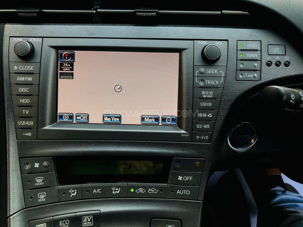 Toyota Prius 2015 for Sale in Karachi Toyota Prius 2015 for Sale in Karachi Image-9