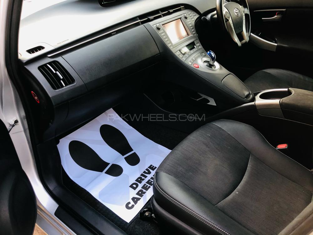 Toyota Prius 2015 for Sale in Karachi Toyota Prius 2015 for Sale in Karachi Image-12
