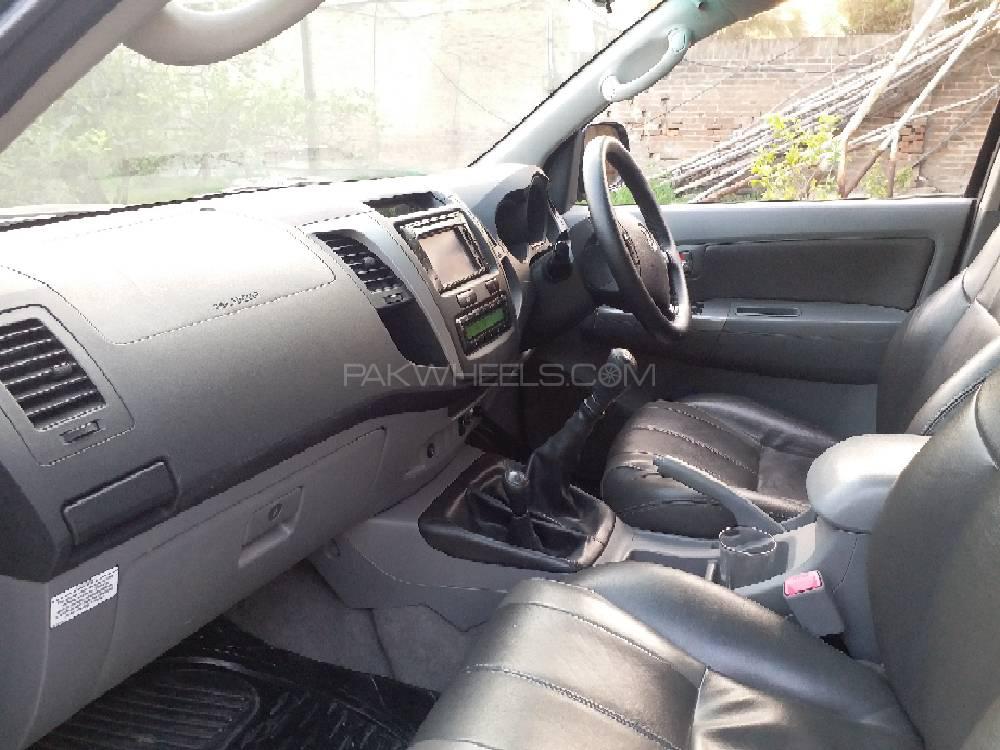 Toyota Hilux 2011 for Sale in Nowshera Toyota Hilux 2011 for Sale in Nowshera Image-19