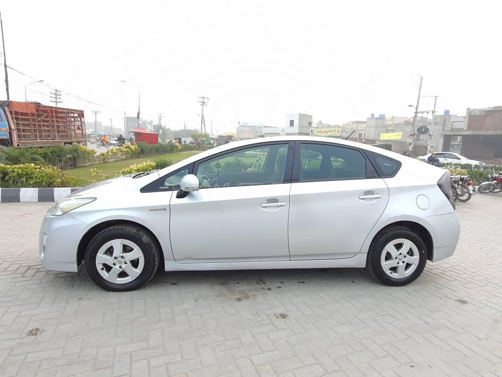 Toyota Prius 2010 for Sale in Lahore Toyota Prius 2010 for Sale in Lahore Image-5