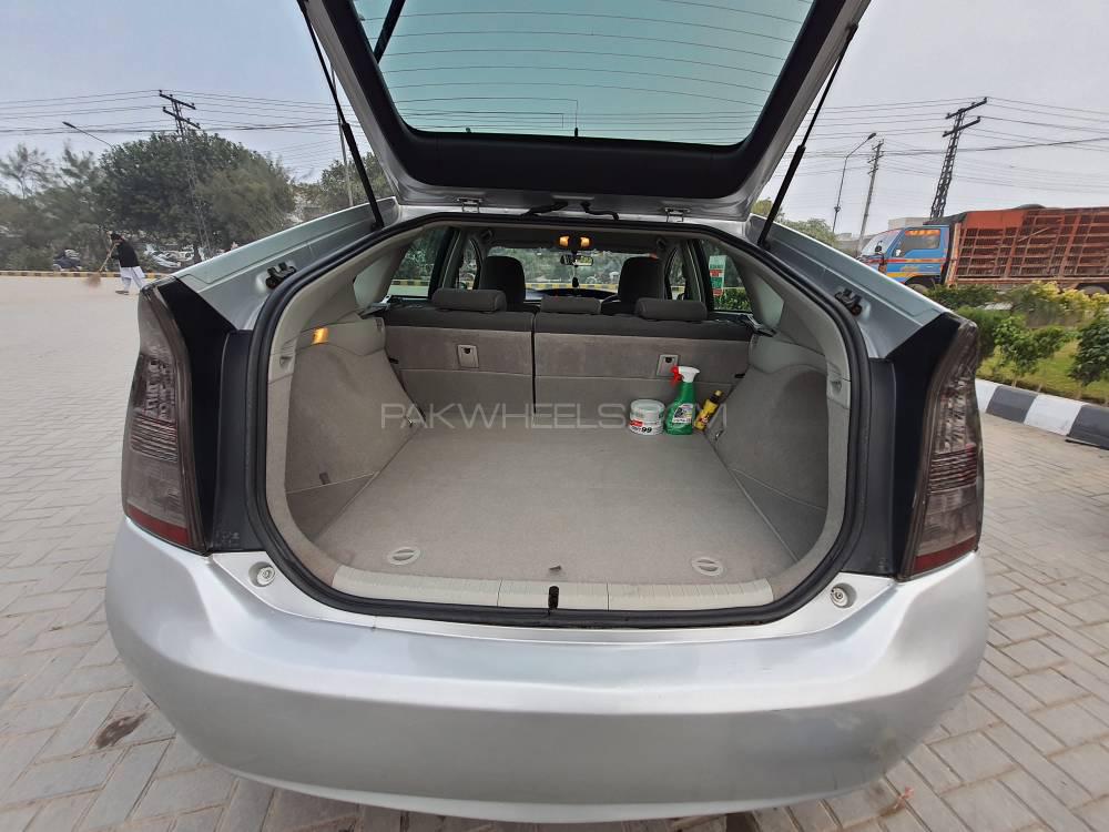 Toyota Prius 2010 for Sale in Lahore Toyota Prius 2010 for Sale in Lahore Image-14
