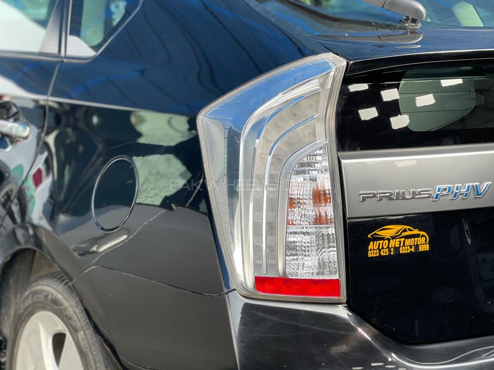 Toyota Prius 2013 for Sale in Lahore Toyota Prius 2013 for Sale in Lahore Image-6