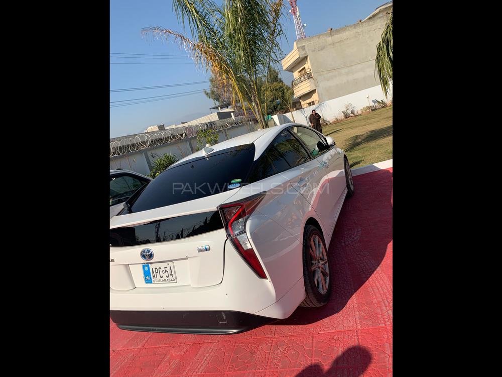 Toyota Prius 2017 for Sale in Islamabad Image-1