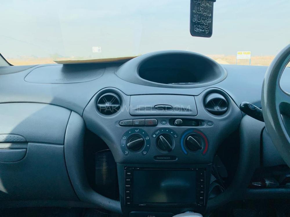 Toyota Vitz 2001 for Sale in Peshawar Image-1
