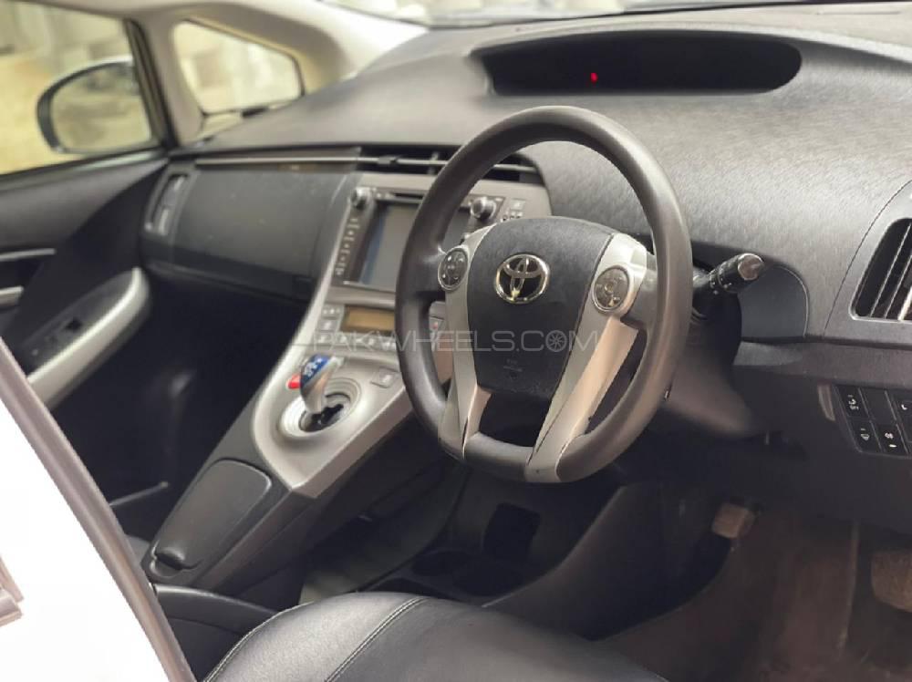Toyota Prius 2012 for Sale in Faisalabad Toyota Prius 2012 for Sale in Faisalabad Image-7