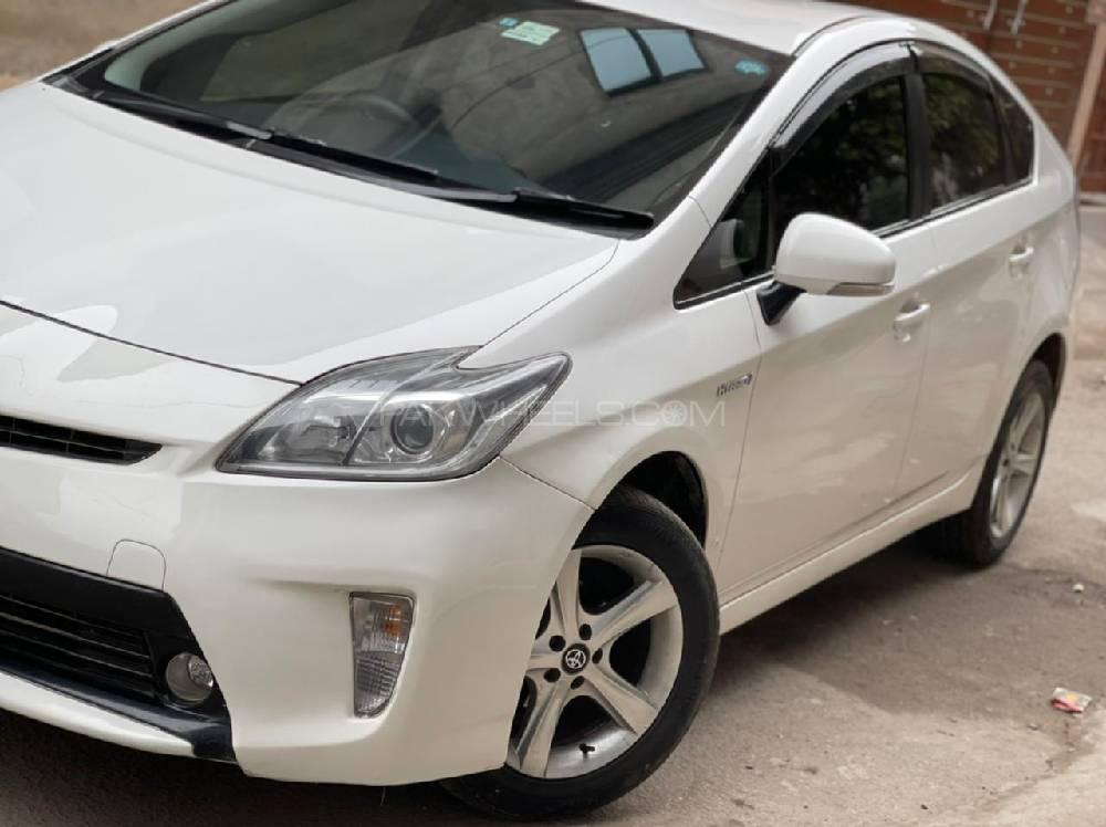 Toyota Prius 2012 for Sale in Faisalabad Toyota Prius 2012 for Sale in Faisalabad Image-9